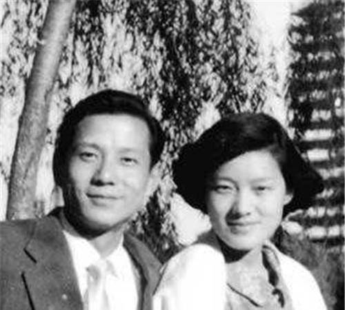 她是民国交际花怀着孩子却被狠心丈夫抛弃生一家喻户晓的女儿