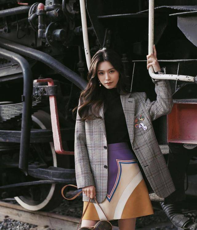 曾拿和杨颖做比较事业差距大,今转移内地发展,人气急速上升_文咏珊_ba