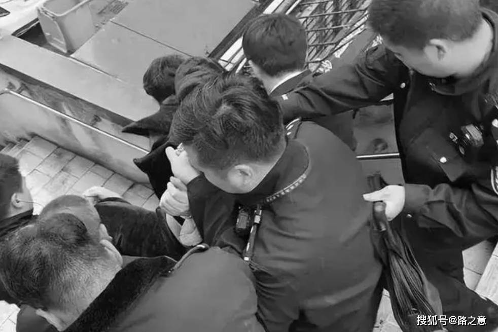 原创卧铺车被洗劫一空1998年隆回县1230特大抢劫案侦破始末