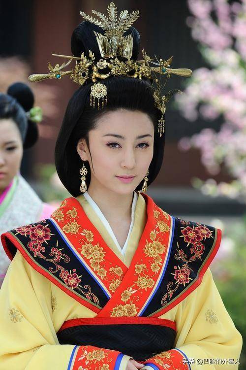 不过时间久了邬靖靖发现了这个女演员和尤小刚之间有些说不定道不明的