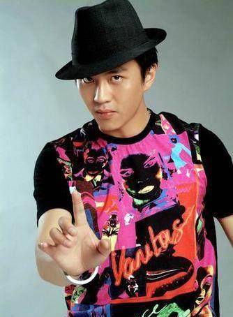 出身重组家庭,儿时反叛,却创破百亿票房,参加真人秀人气再飙升_邓超