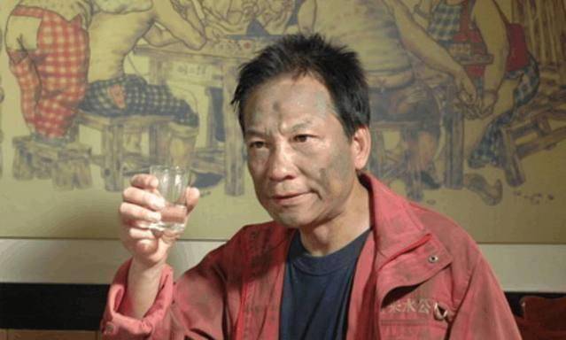 曾在农场卖肉,29岁才演戏,与妻子低调恩爱35年,儿子有才做导演_金鑫