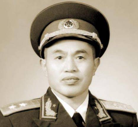 出生于1907年,很早就参加了革命,曾担任过确山县委书记