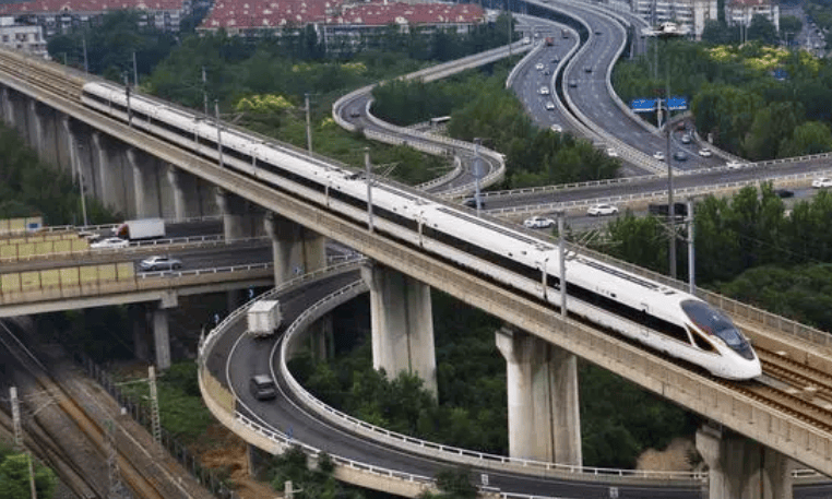 虽然常泰铁路,扬马城际铁路标准不高,但对于地方来说,还是有着很大的