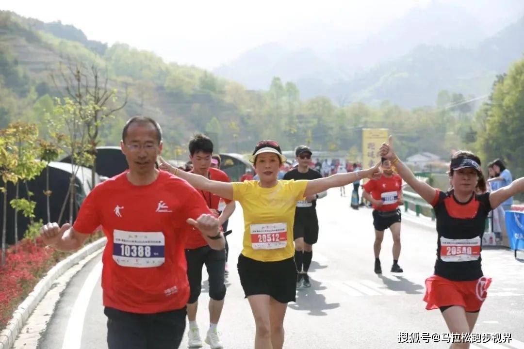 康马必看马拉松比赛遇到上下坡你就这样破