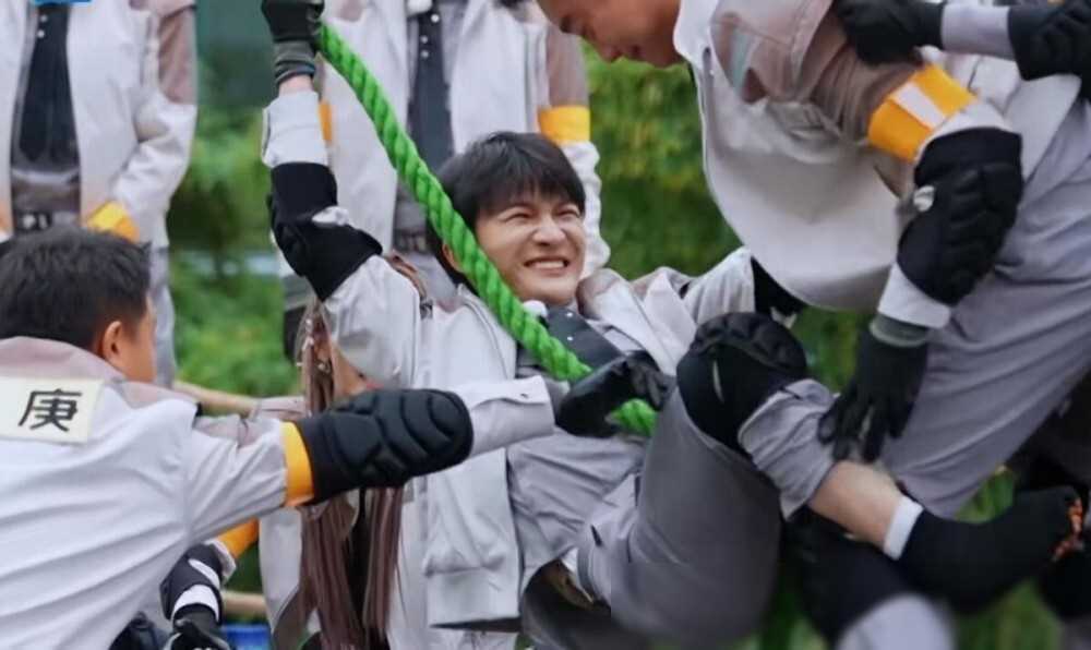 原创奔跑吧首播baby尬笑范丞丞对李晨的称呼关系好坏一