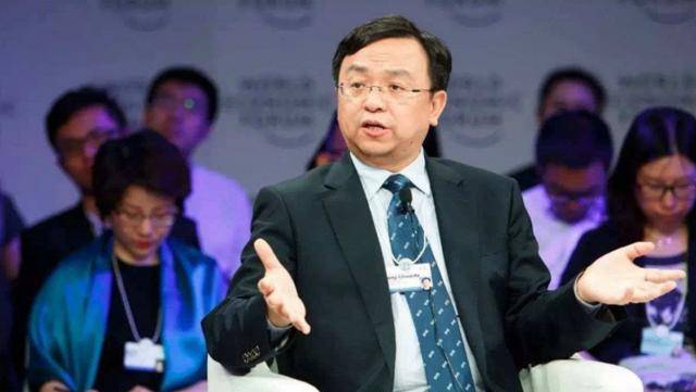 原创比亚迪王传福父母早逝嫂子卖嫁妆帮交学费今成富豪不忘兄嫂
