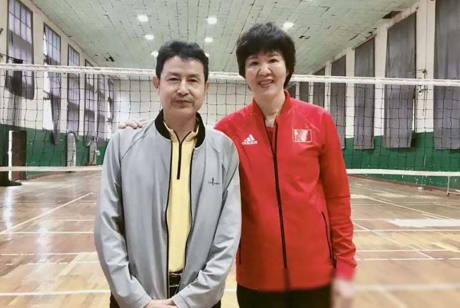 原创女排帅陈忠和与郎平亦师亦友前妻离世再婚娶女排队员简述