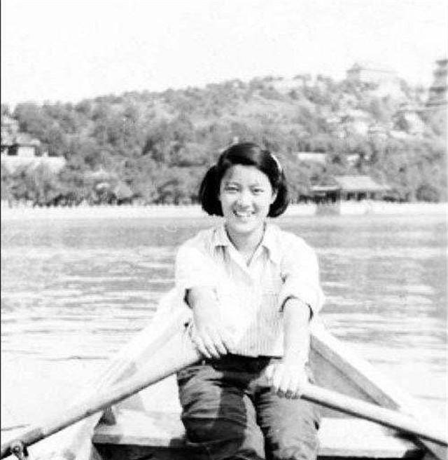 延安第一美女吴莉莉:曾担任英文翻译,因美貌被迫流落台湾