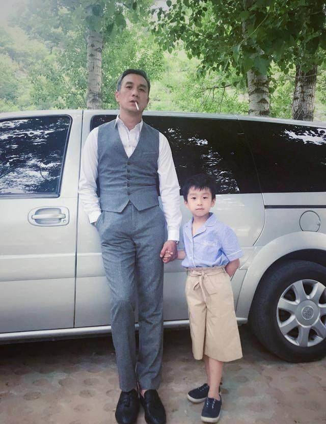 曾是徐静蕾最爱的男人,如今43岁把儿女养得帅气漂亮_黄觉_孩子_民国