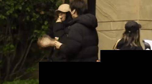 原创杨幂魏大勋恋情石锤被曝曾相约登机旅行女方粉丝团为官宣送神助攻