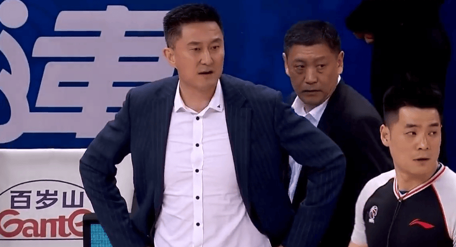 原创让杜锋吃t爆粗的80号裁判执法昏庸曾引发吉林山东球迷暴动