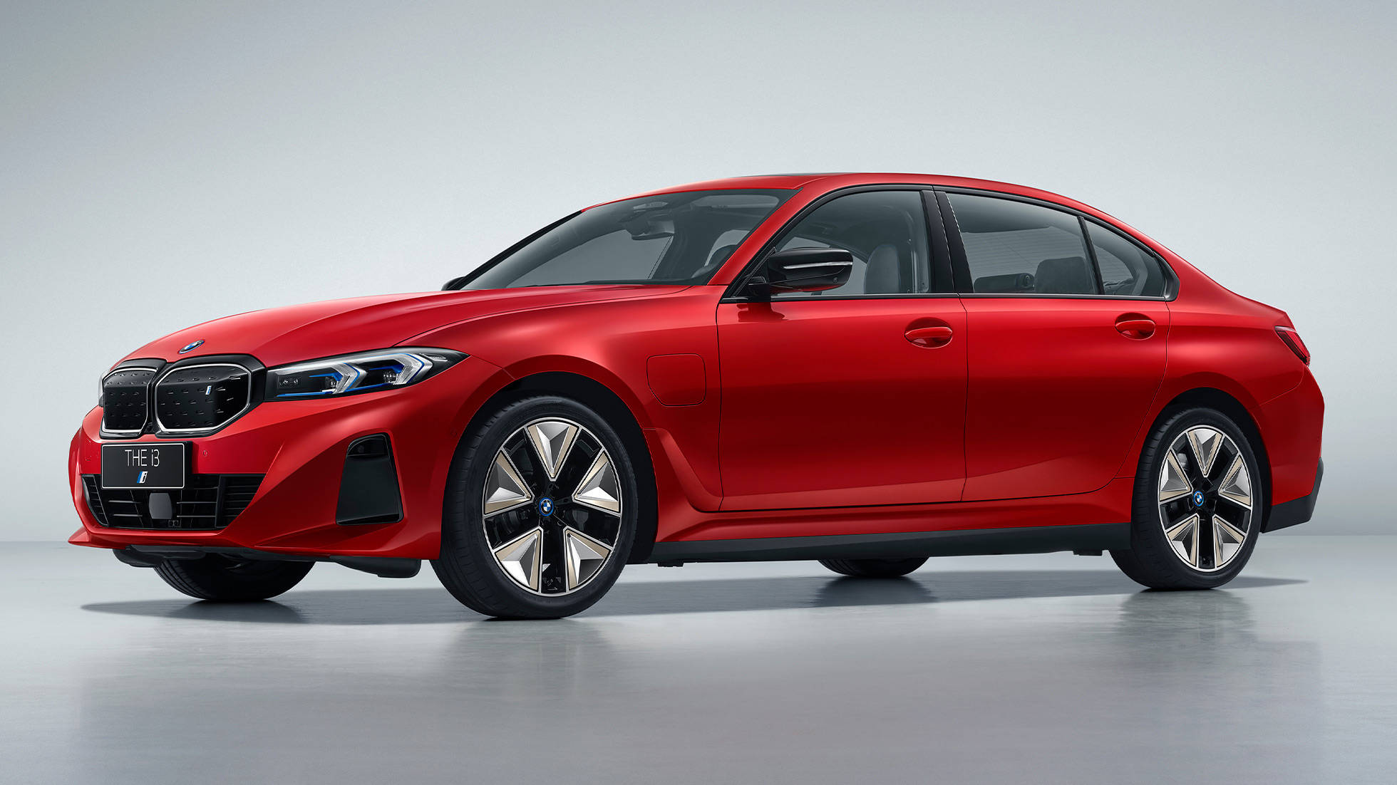 39万的宝马i3 2024款edrive 35 l,目前裸车可以有21-22万,相比几个月