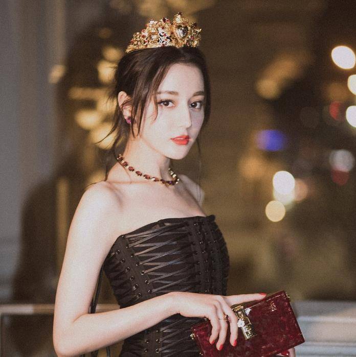 原创42岁阿姨整容成迪丽热巴仅仅花了半个月网友看到照片后愣住