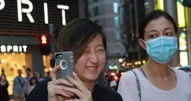 原创成龙女儿吴卓林再次离家出走或者这次吴绮莉真的是放手了