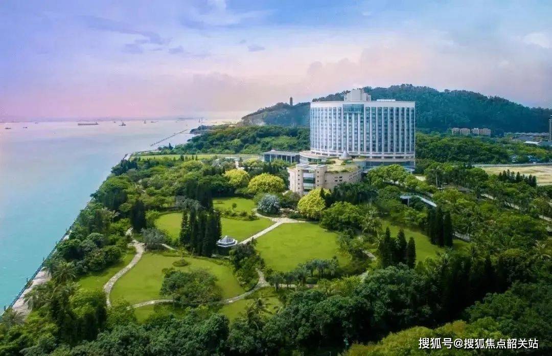 配套资源上,南沙湾更是坐拥游艇会,高尔夫球场,南沙大酒店,世贸中心