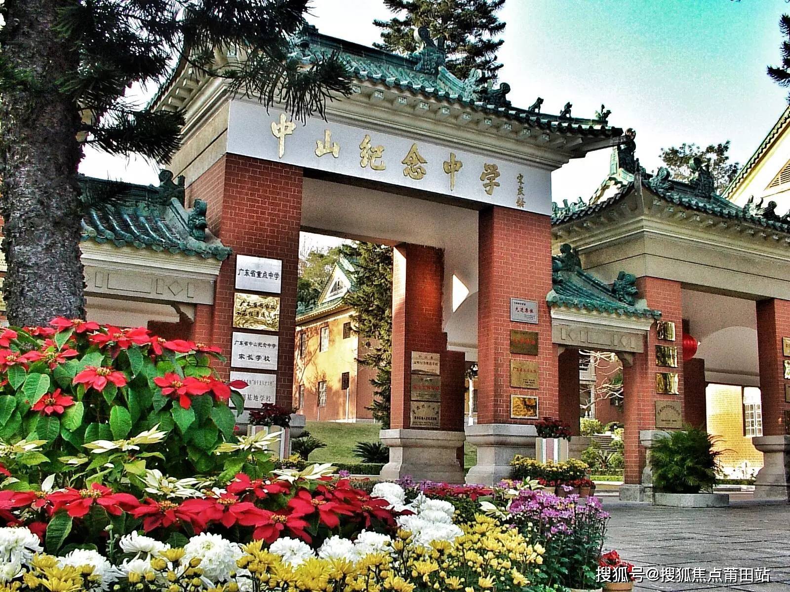 项目背靠五桂山山脉,享受约300亩省级红树林湿地公园,下楼就是中山