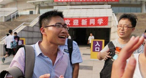 原创高考狂魔吴善柳拒绝北大10次高考终入清华园如今过得怎样