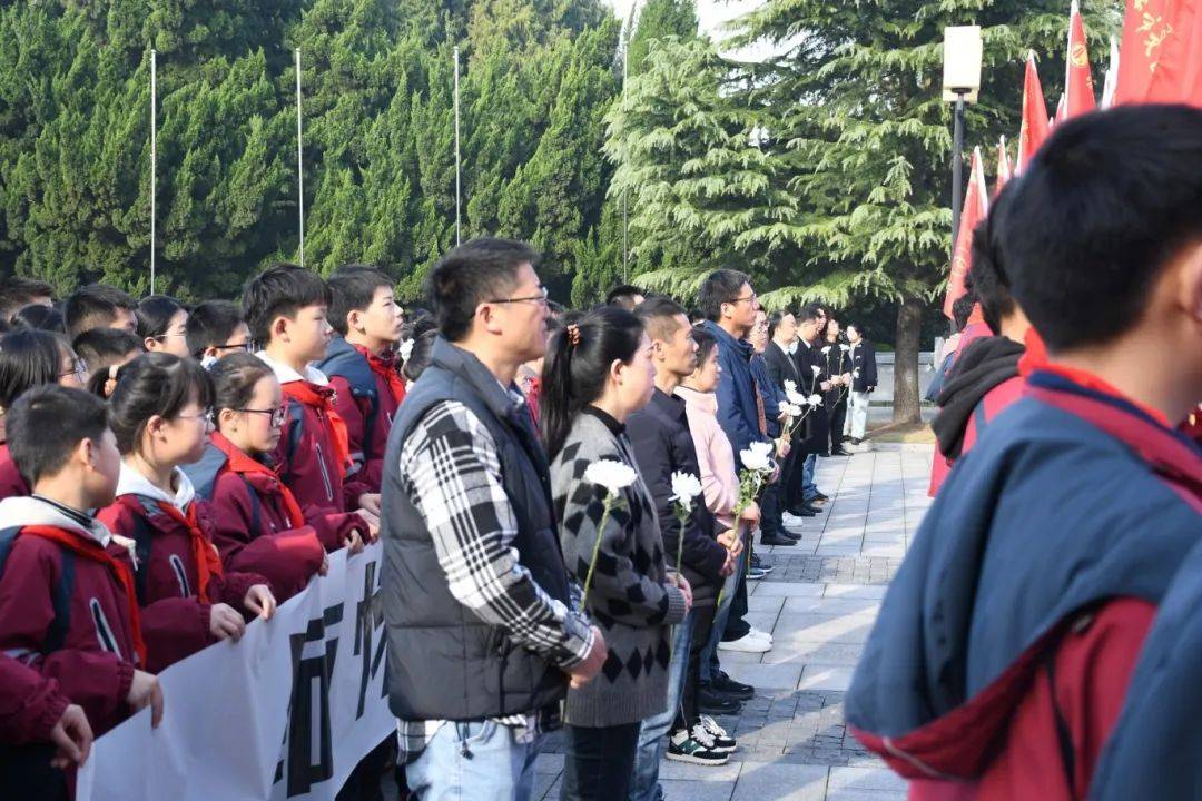 文通中学开展清明祭扫活动