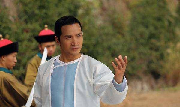 原创他武功高深据传一拳能把一头牛打倒后来稳坐两大帮派的老大