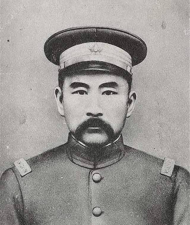 原创康有为一生为官不惜自毁名声参与宣统复辟因没胡子未能做宰相