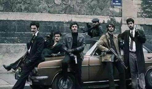 作为华人黑帮,唐人街这样的"据点"居然被意大利黑手党占据,于是,"大圈