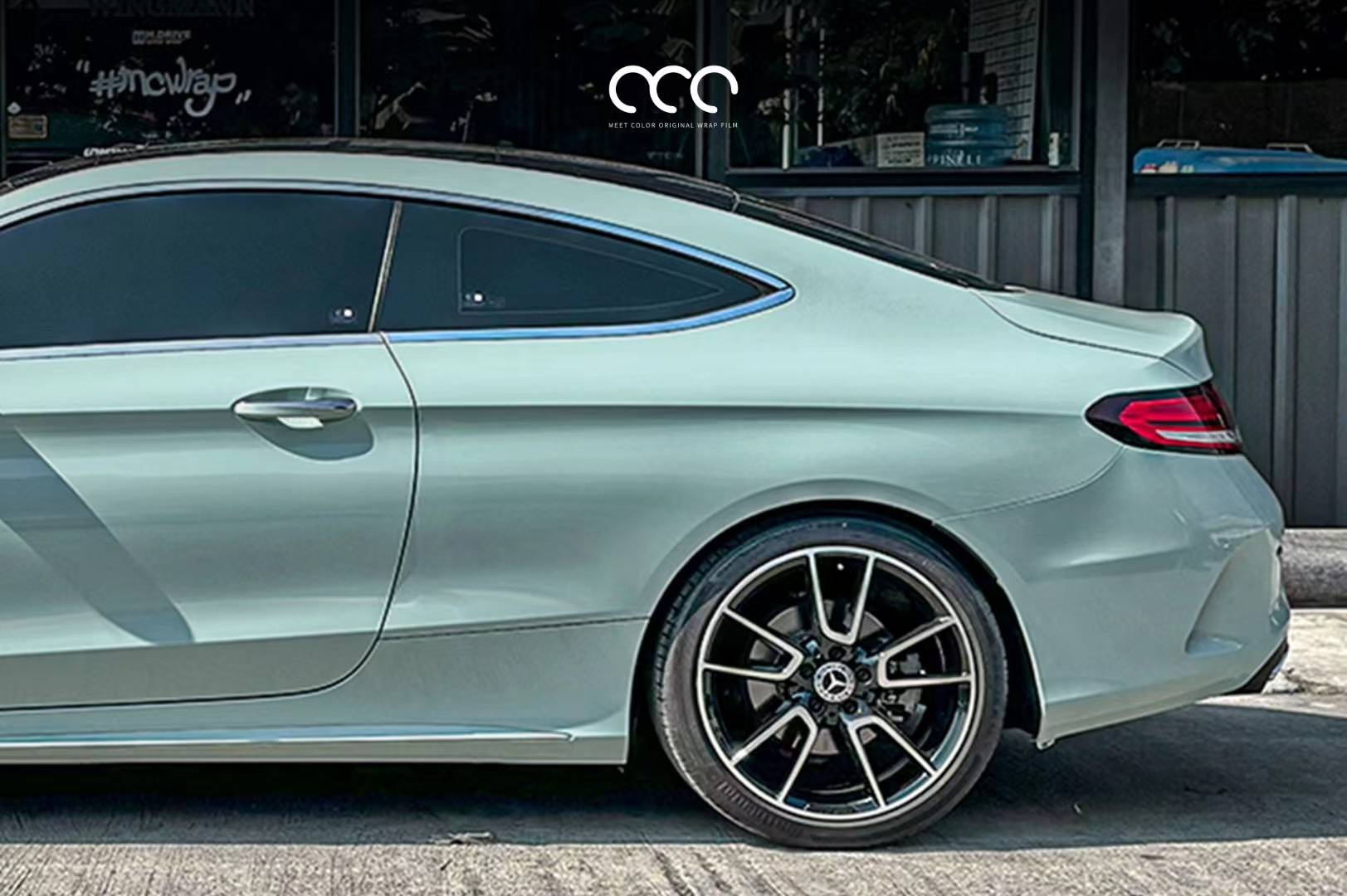 泰国改色膜案例奔驰c级漫彩狄斯绿清新而生机勃勃的绿色