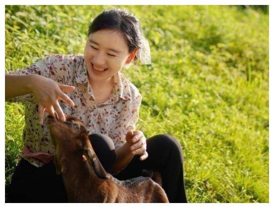 全网都想娶的单亲妈妈,从负债80万到身价千万,央视出面点名表扬_沈丹
