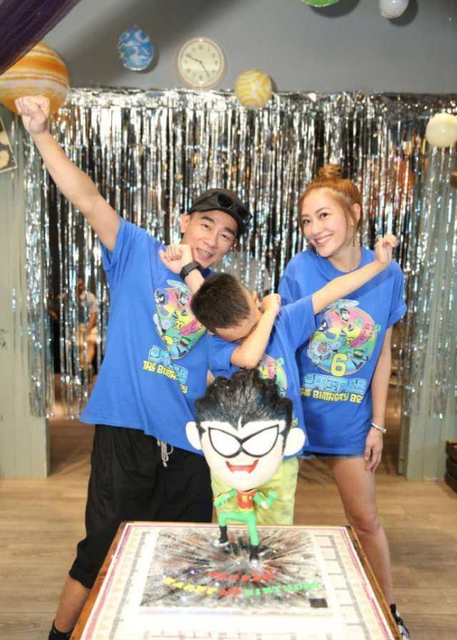 陈小春应采儿庆jasper满6岁一家三口穿定制亲子装超有爱