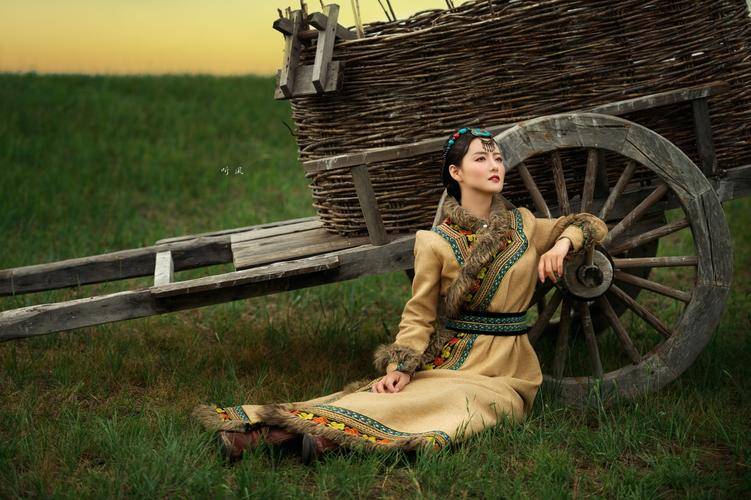 蒙古人全家睡在一个蒙古包,他们如何洗澡如厕?当地姑娘说出实话