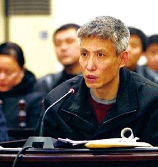 原创沈阳黑帮刘涌掌掴刘巨星打伤副市长儿子被抓后判处了死刑