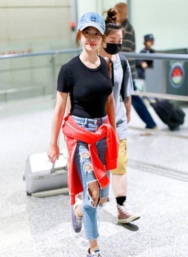 原创蔡依林为显高拼啦这么窄的短裤也要硬穿进去网友看着都疼