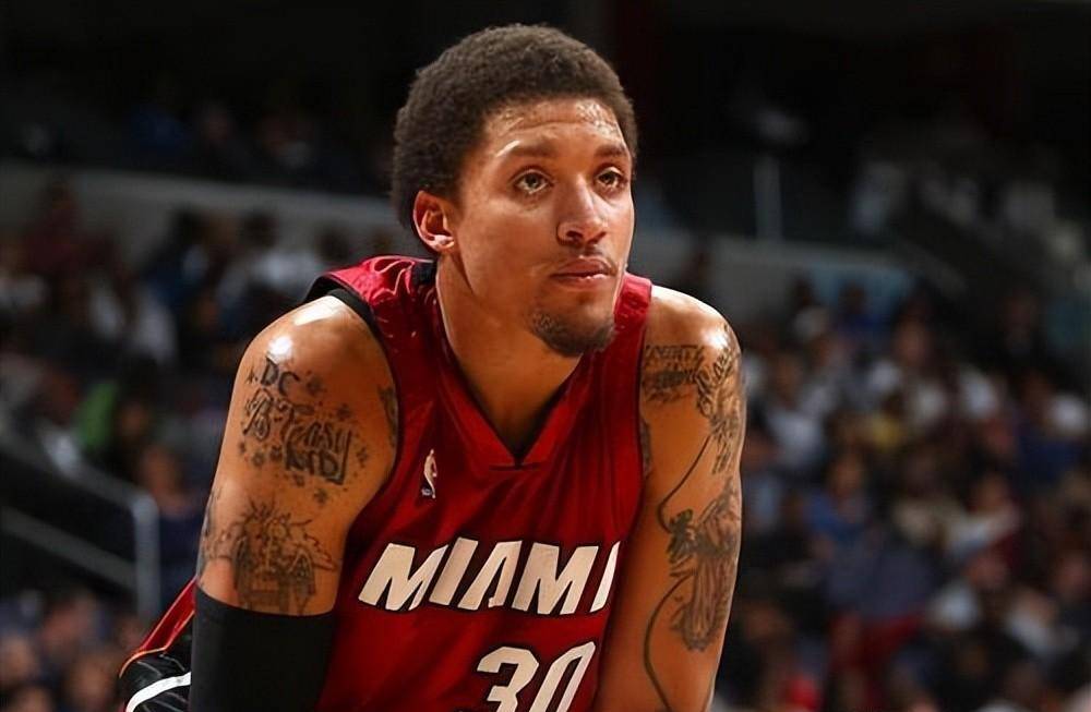 随后他被交易到森林狼队,比斯利在森林狼队达到了职业生涯新高,场均