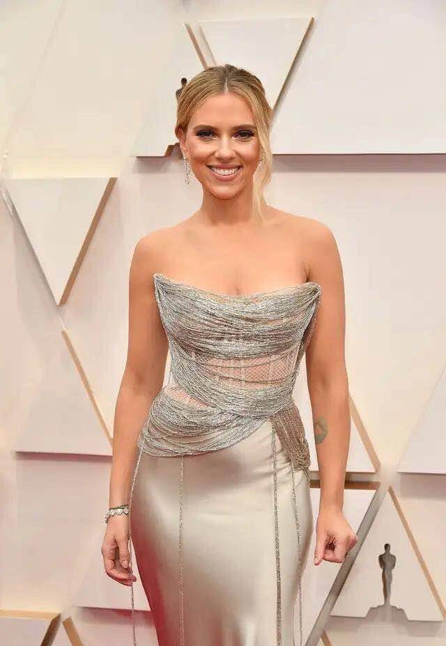 近距离看斯嘉丽·约翰逊究竟长什么样,网友:不愧是杜兰特的女神_电影_