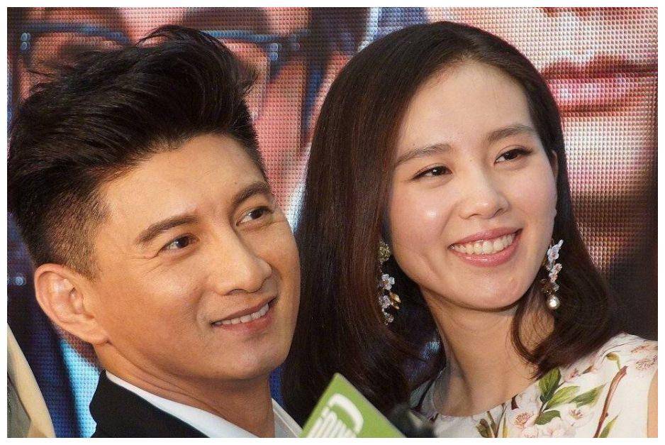 吴奇隆5岁儿子被拍到在他怀里上蹿下跳网友这么大孩子还抱着