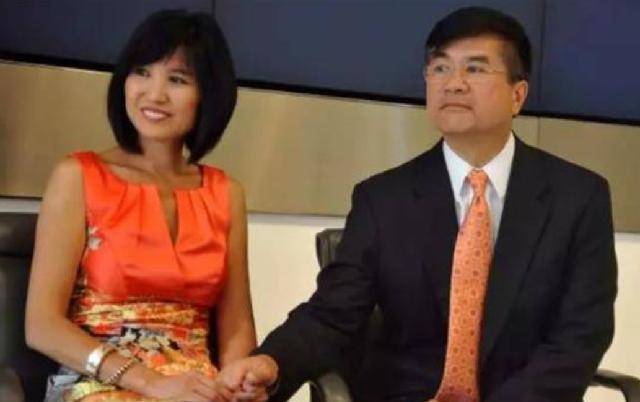 她是美国亚裔小姐冠军,嫁美国首位华裔州长,希拉里:我欣赏她_李蒙