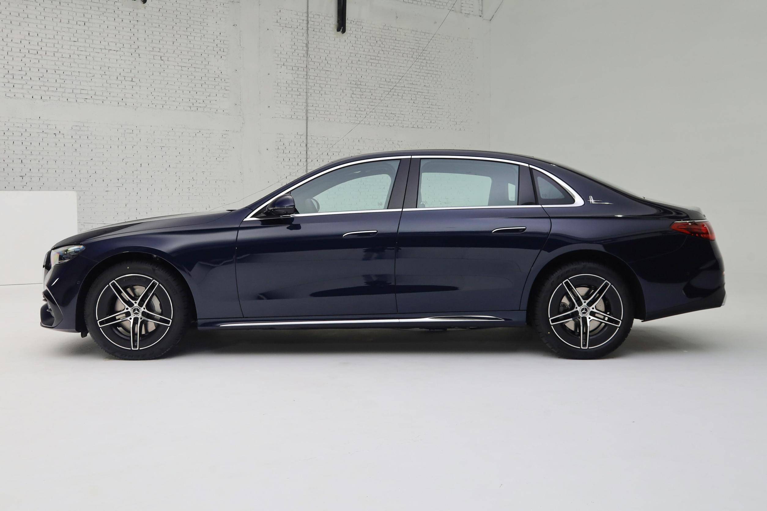 新一代奔驰e级轿车正式发布 黑色装饰依旧豪华