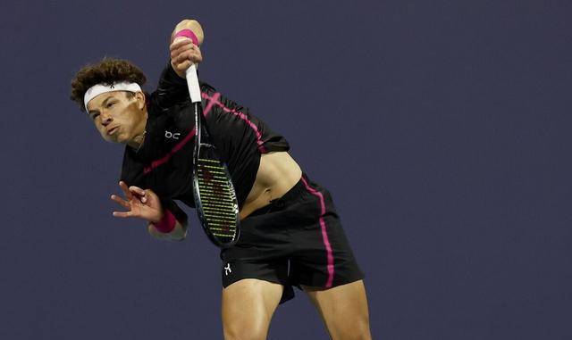 美国选手谢尔顿与蒂亚福成功晋级休斯顿赛决赛