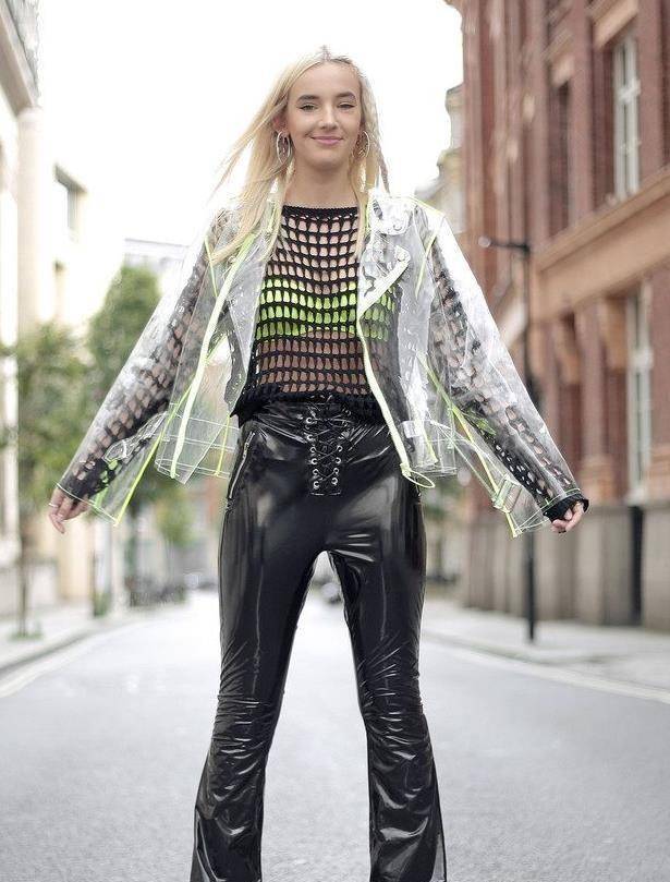 原创雨衣外穿这么好看今年流行的pvc塑料衣时髦有个性