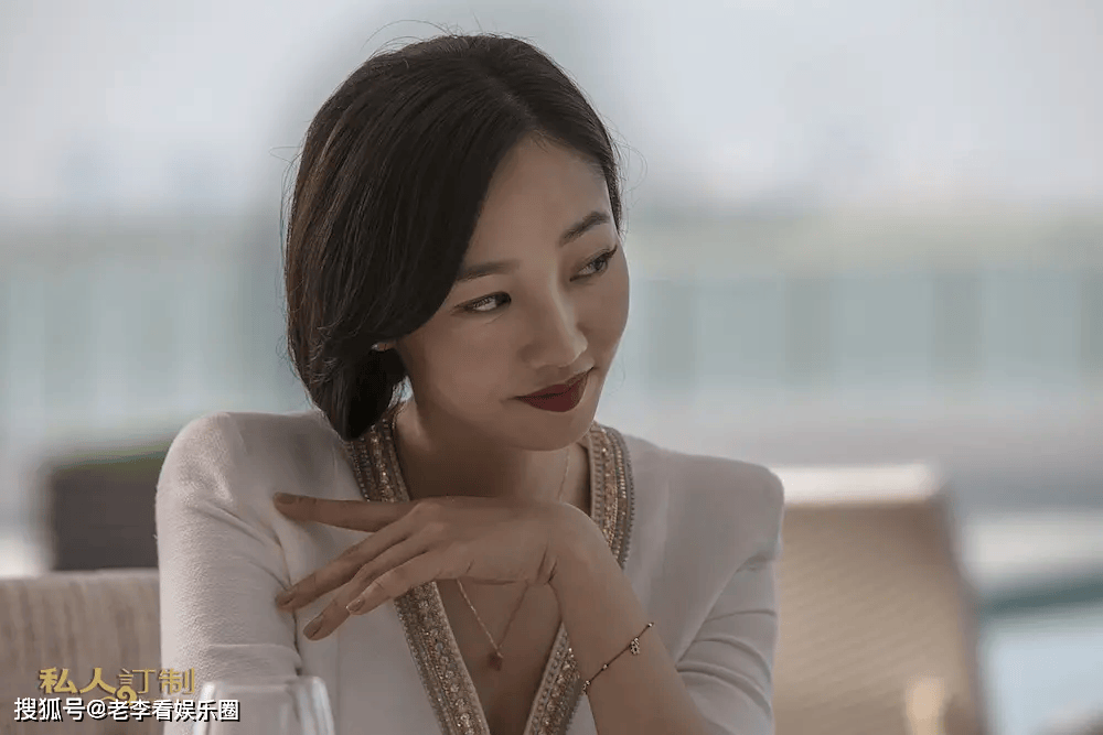 白百何性感复出网友发现其膝盖异常果然是人老先老腿