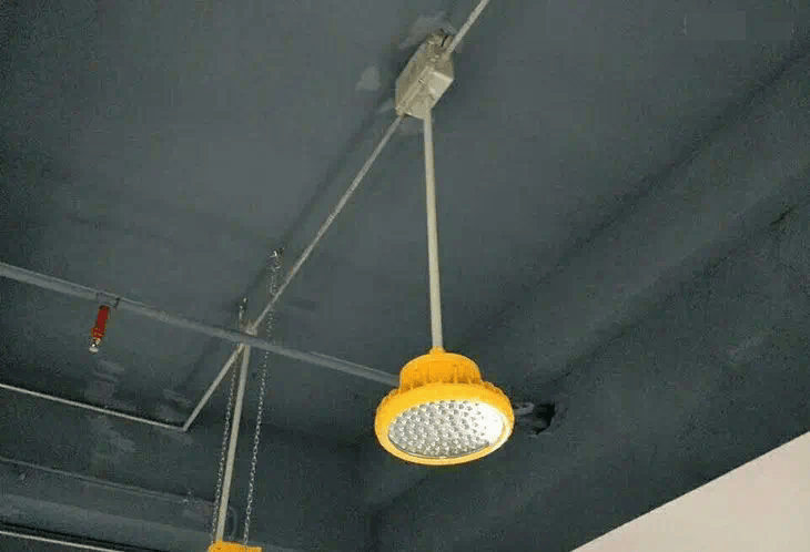 使用时不要太频繁地进行开关操作,尽管led防爆灯的开关次数是荧光灯的