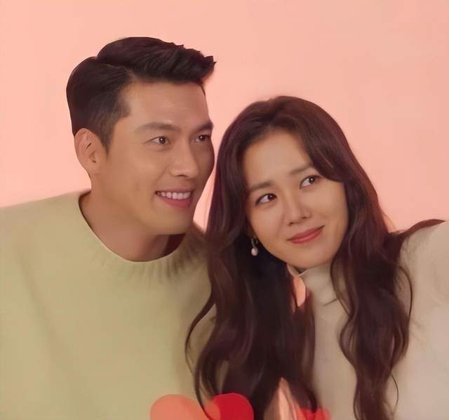 2022年2月两人宣布结婚,次月两人低调举办婚礼,圈内不少好友到现场喝