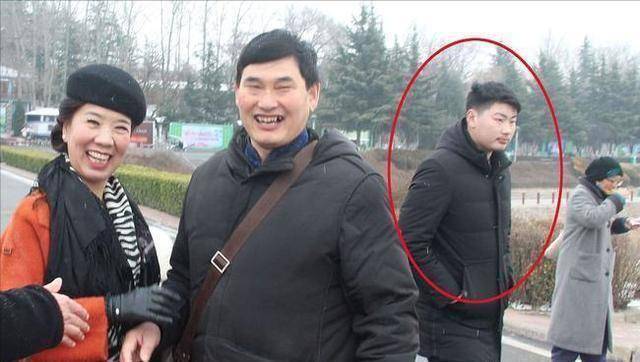 陈亚男朱小伟离婚后,不少人聚集在朱楼村,要为男方说亲_朱单伟_朱之文