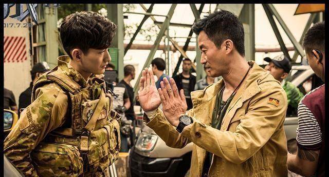 在电影《战狼2》中有一个富二代的角色由张翰出演,实际上吴京最初找的