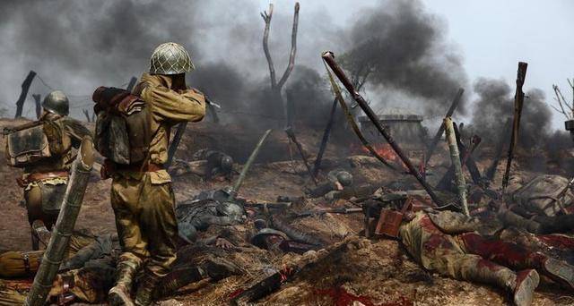 时,此人急中生智喊出两句话,却吓得敌人不敢动弹_袁金生_日军_掩体