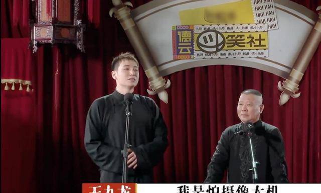 原创摄像大机王九龙两眼一抹黑引网友共鸣被粉丝苦口婆心劝休息