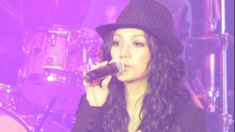 2012年,还在读大一的吴莫愁,在老师张楚格的推荐下参加了《中国好声音