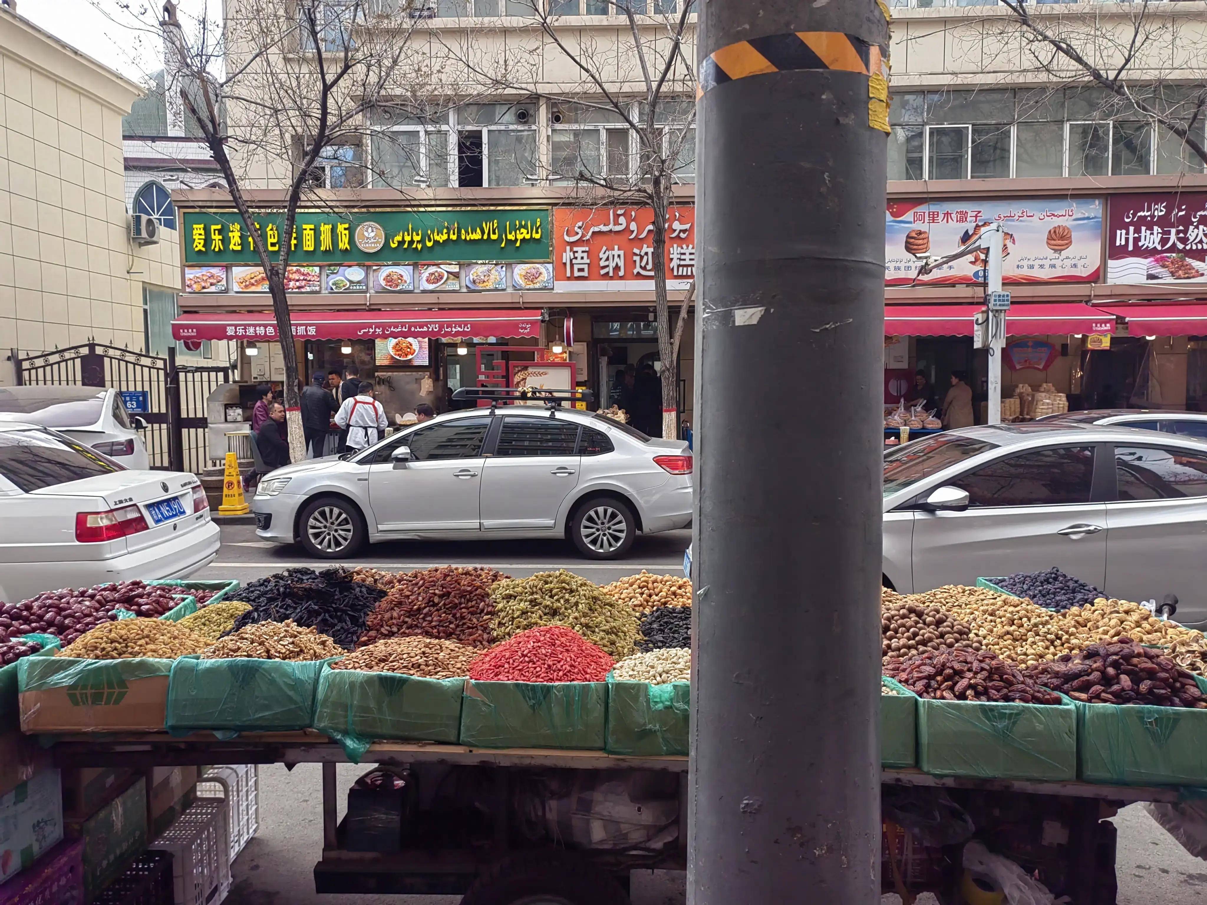 和田二街,特色小吃的天堂,好吃的都在这里,惠而不贵_抓饭_烤肉_新疆