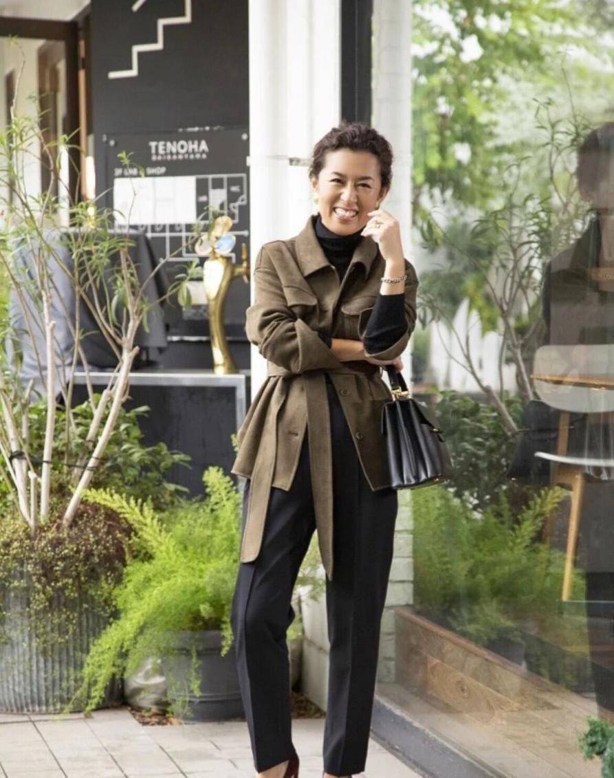 没美貌没身材,49岁日本博主却屡屡登上杂志,她的衣品究竟有多好