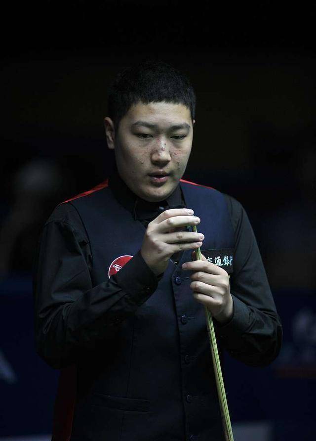 颜丙涛实在是输的冤枉,20岁生日当天,拿到赛点被墨菲逆转,颜丙涛有苦